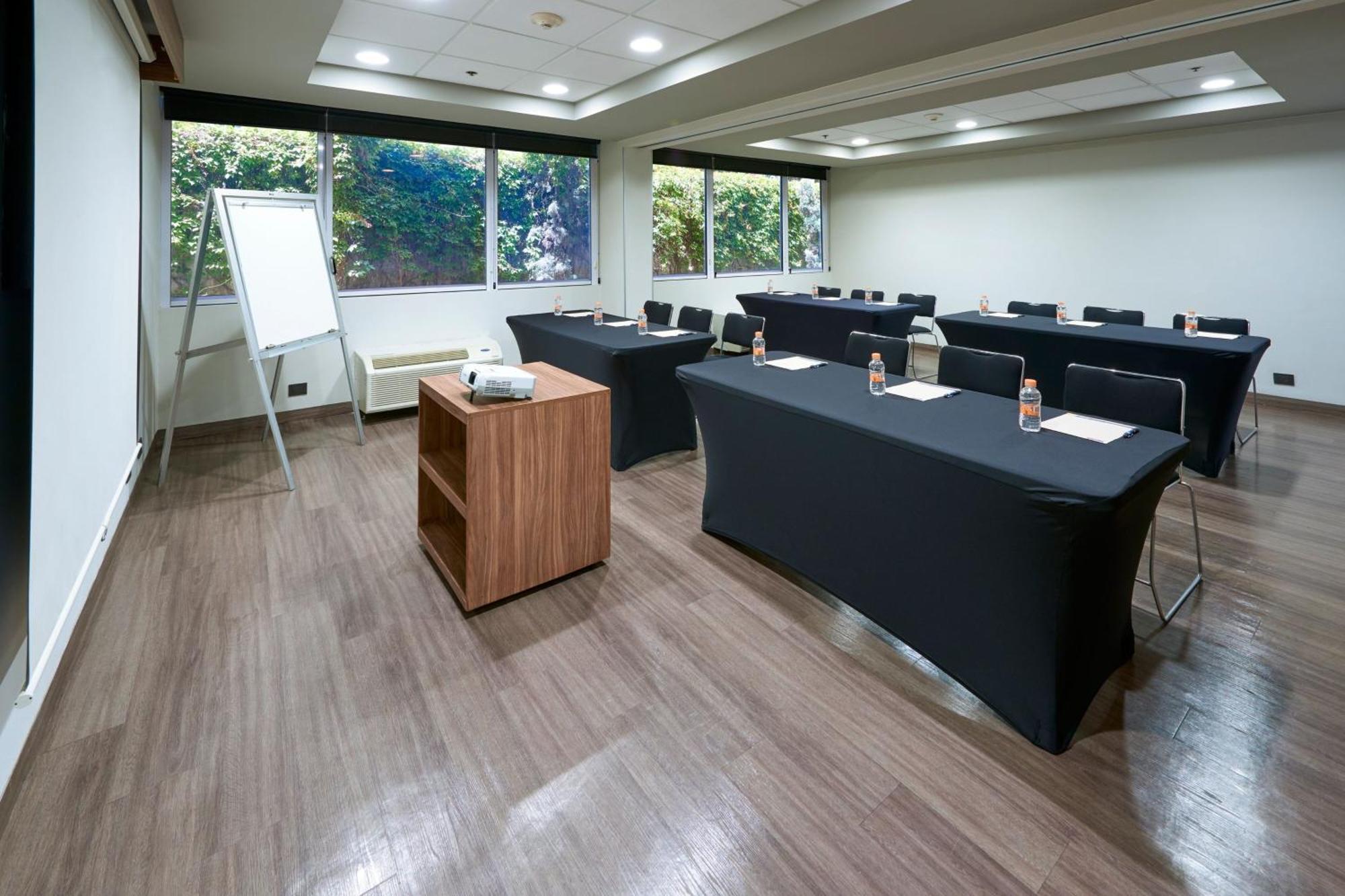 City Express By Marriott Saltillo Norte Экстерьер фото
