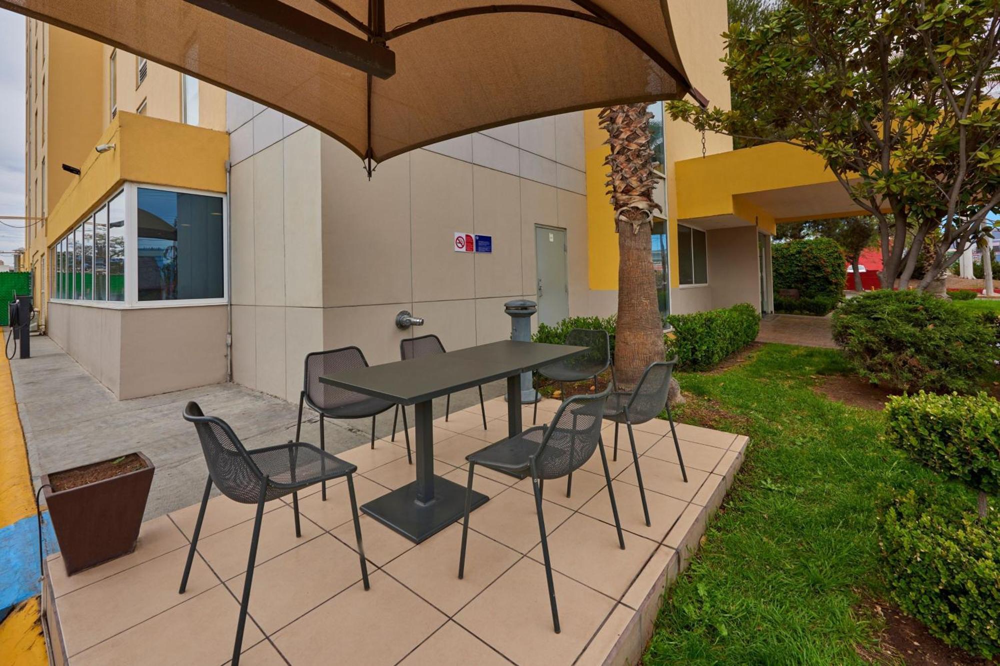 City Express By Marriott Saltillo Norte Экстерьер фото
