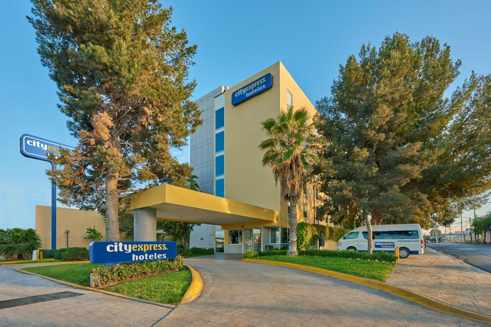 City Express By Marriott Saltillo Norte Экстерьер фото