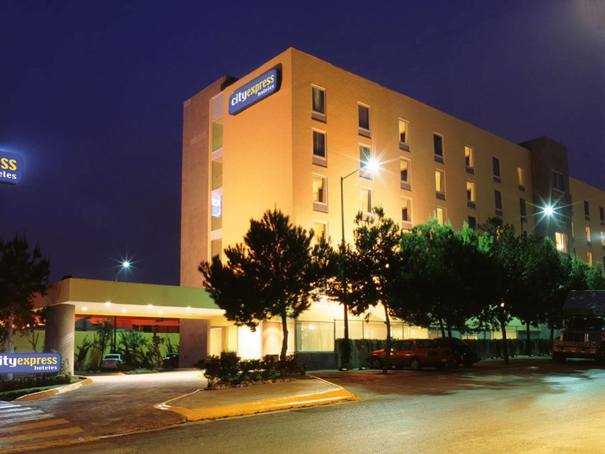 City Express By Marriott Saltillo Norte Экстерьер фото